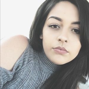 Meet your Posher, Alejandra